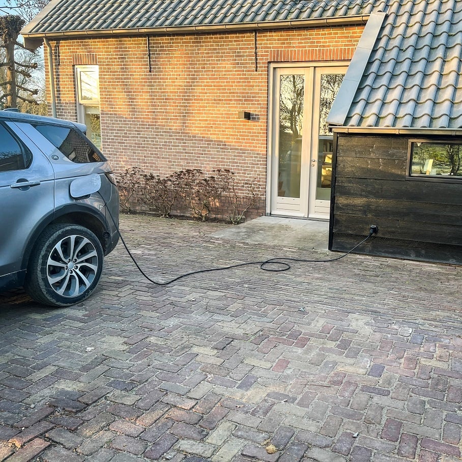 Loady Invisible - Onzichtbare laadpaal - Auto stopcontact - 3-fase - 22kW - Type 2